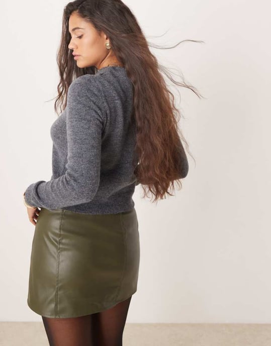 Miss Selfridge PU-minikjol i khaki - Image 4