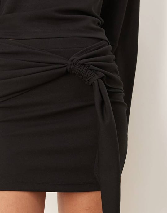 ASOS DESIGN draperad knytmidje-detalj minikjol set i svart - Image 4