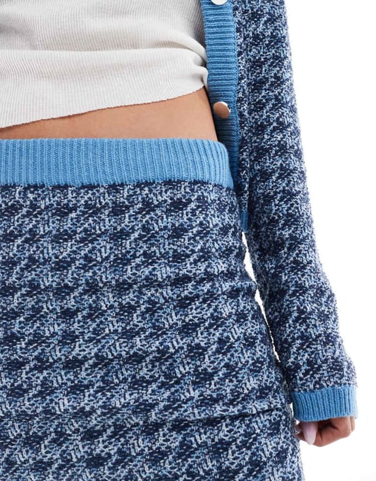 Vero Moda stickad hundtandsrutigt mini kjol set i blått - Image 4