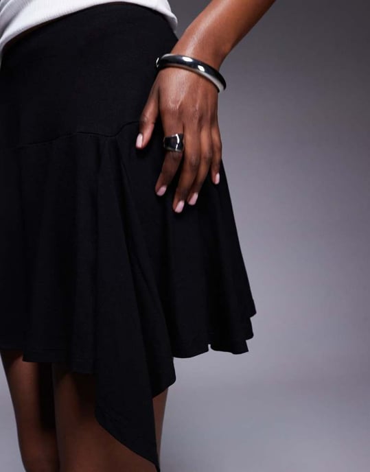 ASOS DESIGN asymmetrisk minikjol med godet-detalj i svart - Image 2