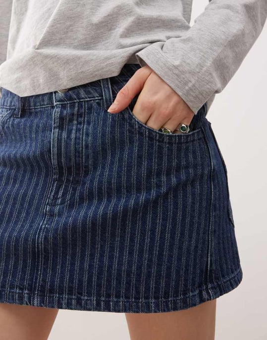 COLLUSION randig denim mini kjol i tvättad blå - Image 4