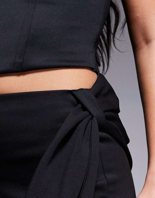 ASOS DESIGN koord draperad minikjol i svart i scuba-liknande tyg - Image 3