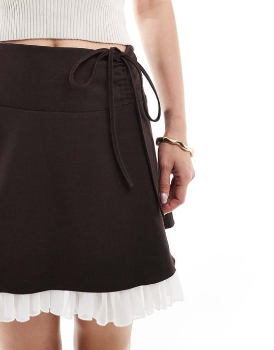 Miss Selfridge skräddarsydd dubbel lager kilt med chiffonkant - Image 3