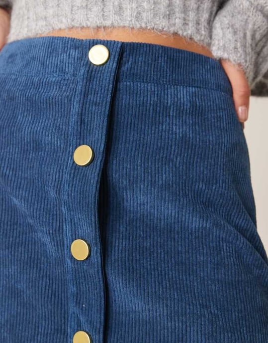 ASOS DESIGN knappfrontad kordkjol i marinblå - Image 2