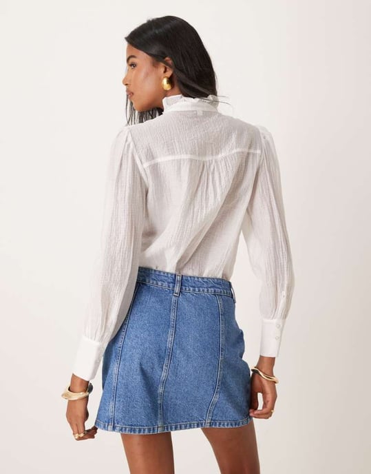 ASOS DESIGN denim sömmad mini kjol i mellanblå - Image 3