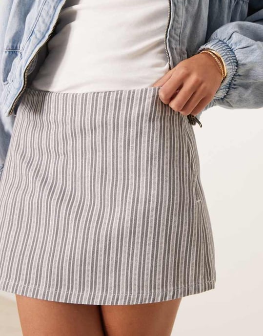 ASOS DESIGN denim mikro mini kjol i kolgrått randigt mönster - Image 2