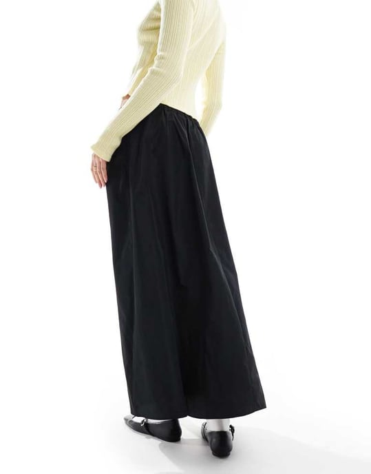 ASOS DESIGN A-linjead maxi kjol i taffeta i svart - Image 2