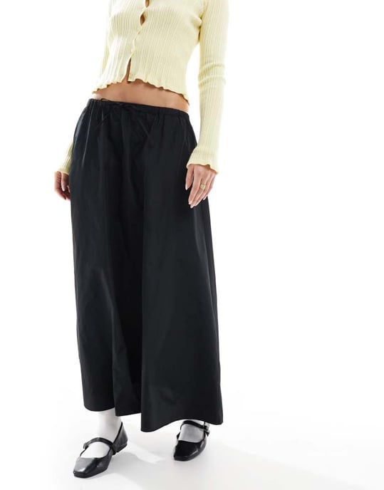 ASOS DESIGN A-linjead maxi kjol i taffeta i svart - Image 3