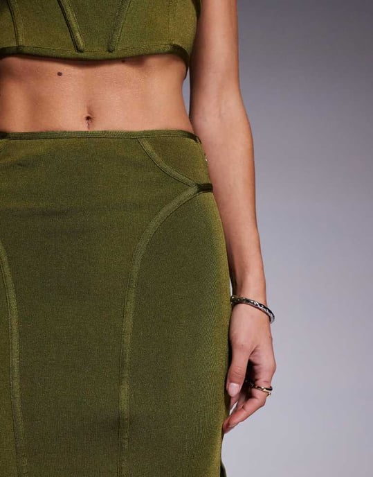 ASOS DESIGN samordnad bandage midi kjol med sömmar i olivgrön - Image 3