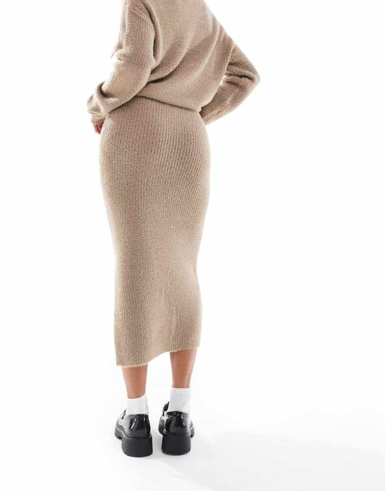 Vero Moda Petite fluffig midikjol i beige - Image 3