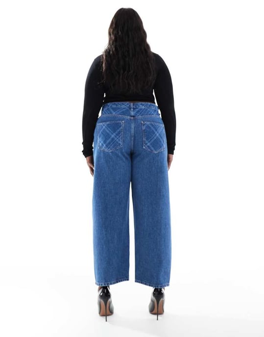 ASOS DESIGN Curve slim barreljeans i rutigt mönster - Image 3