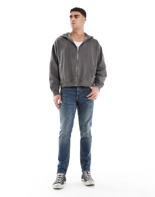 ASOS DESIGN smala jeans i medelblå tvätt - Image 1