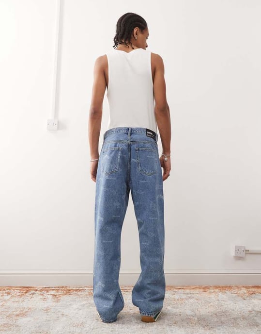 Dr Denim Omar avslappnad passform raka jeans i retro jubileumstryck - Image 2