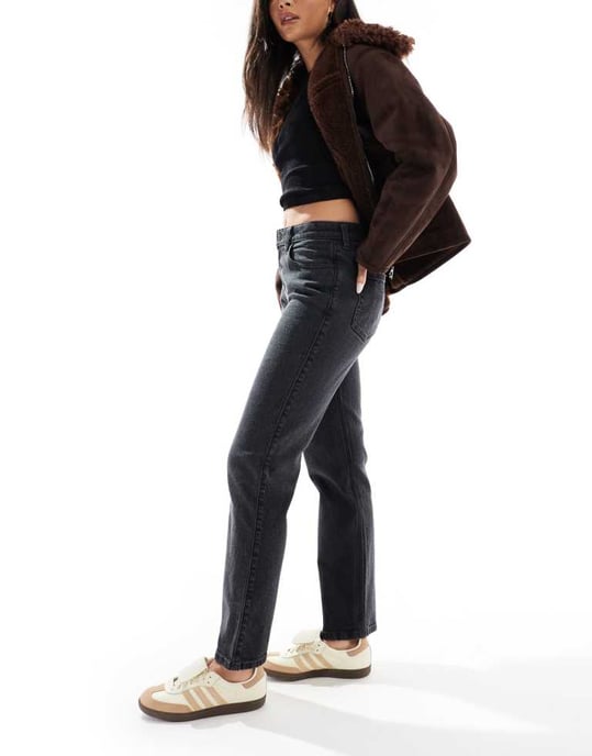 Hollister high rise straight leg jean in washed black - Image 3
