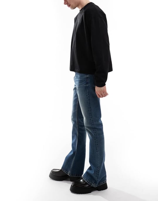 ASOS DESIGN stretch flare jeans i medelblå tvätt - Image 2
