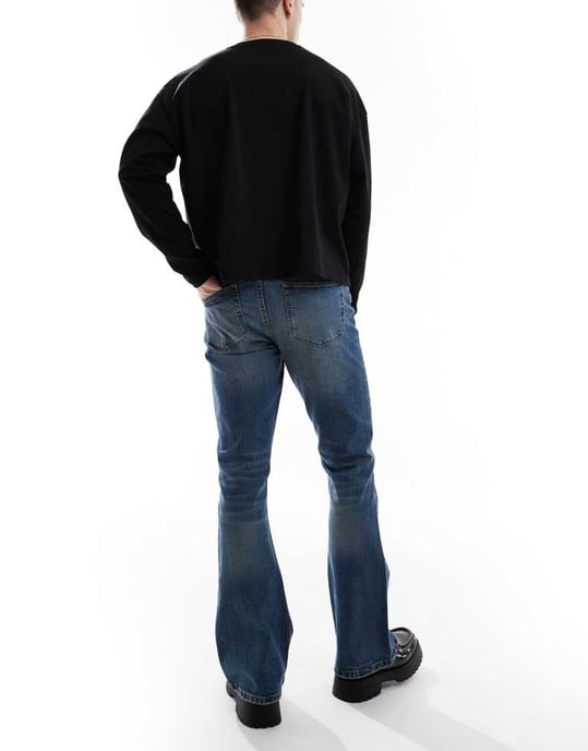 ASOS DESIGN stretch flare jeans i medelblå tvätt - Image 3