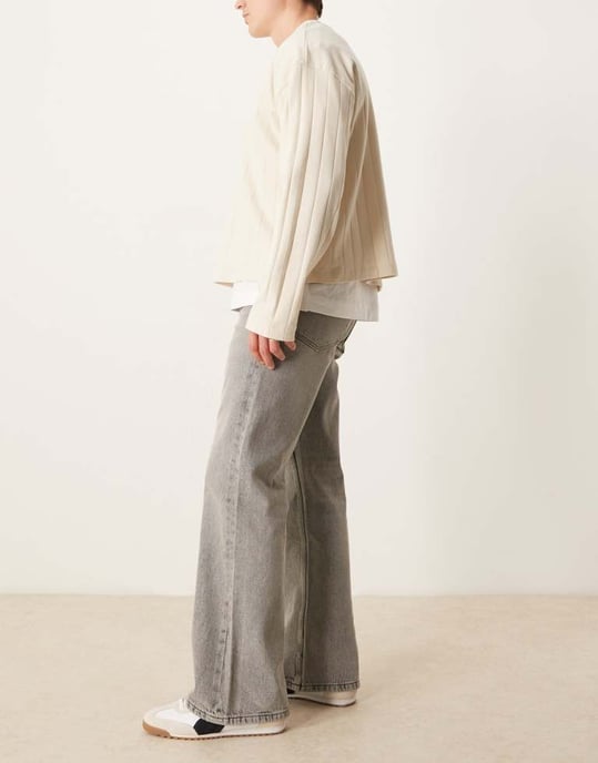 ASOS DESIGN vida utsvängda jeans i vintagegrå tvätt - Image 2