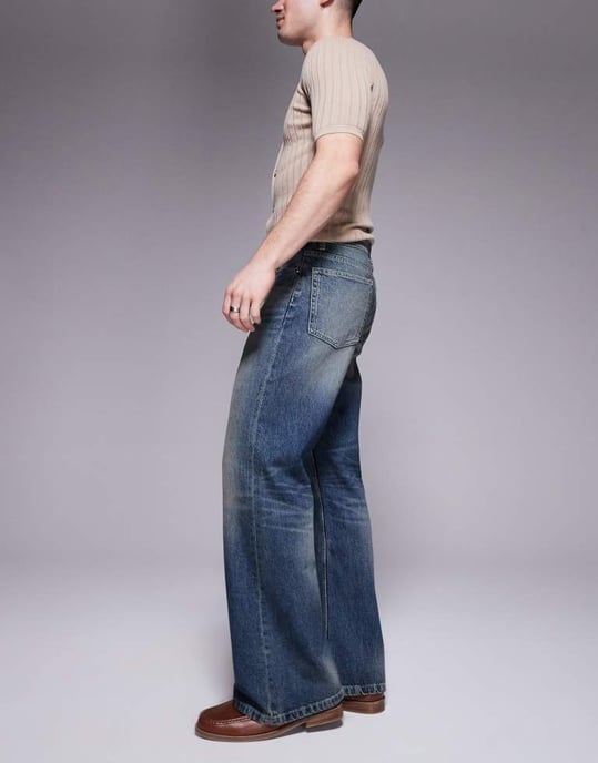 ASOS DESIGN vida flare-jeans med nyans i mellan tvättad blå - Image 4