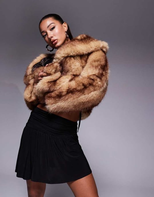ASOS DESIGN slinky skräddarsydd kjol med rynkad sida och asymmetrisk nederkant i svart - Image 3