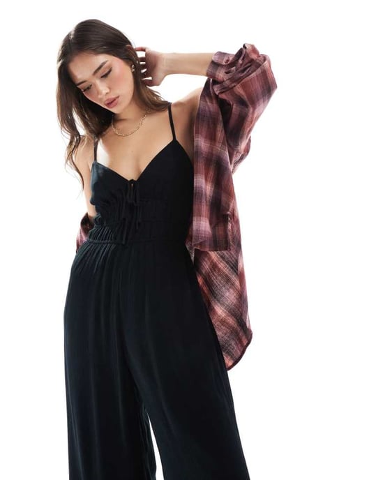 Hollister cami strap jumpsuit with double tie front detail in black - Image 2