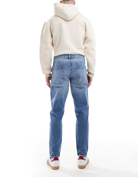 ASOS DESIGN tapered jeans i ljus tvätt blå - Image 2