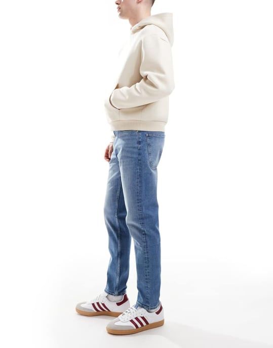 ASOS DESIGN tapered jeans i ljus tvätt blå - Image 3