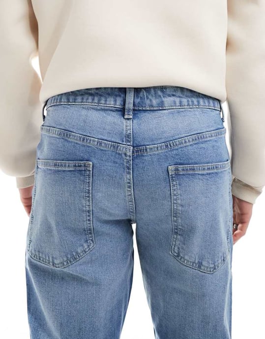 ASOS DESIGN tapered jeans i ljus tvätt blå - Image 4