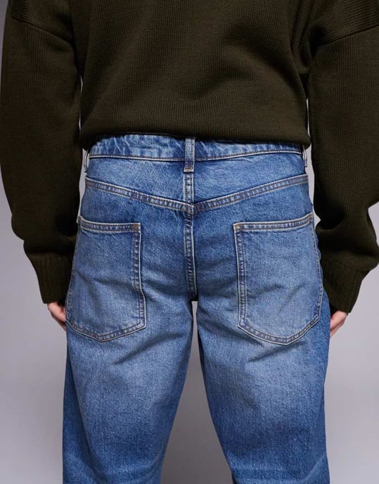 ASOS DESIGN stretch tapered jeans med ton i mörk tvättblå - Image 4