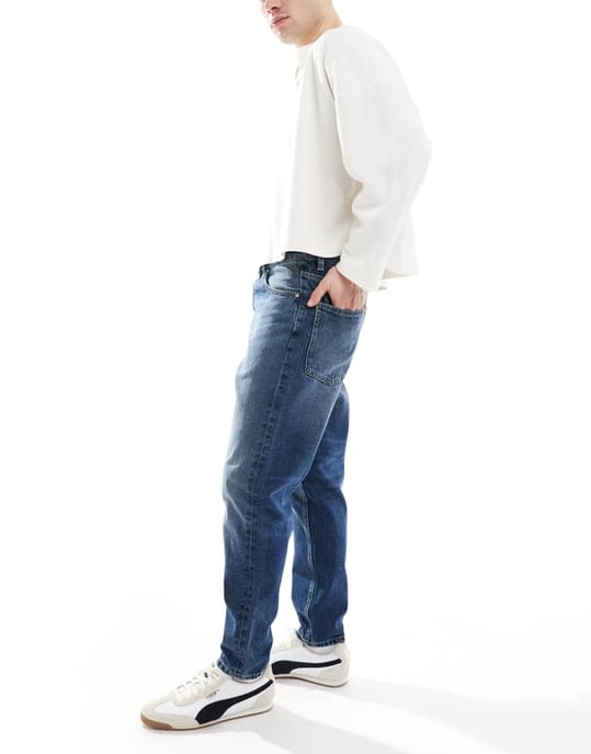 ASOS DESIGN tapered jeans i mörk tvätt - Image 3