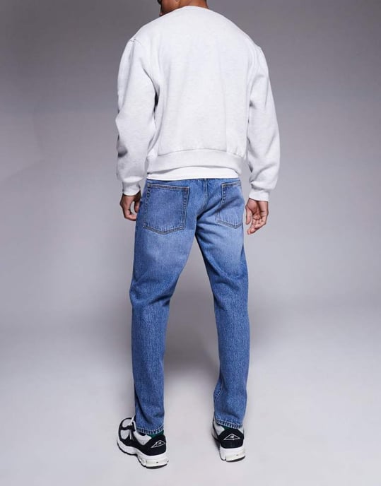 ASOS DESIGN tapered jeans i mörk tvättad blå - Image 2