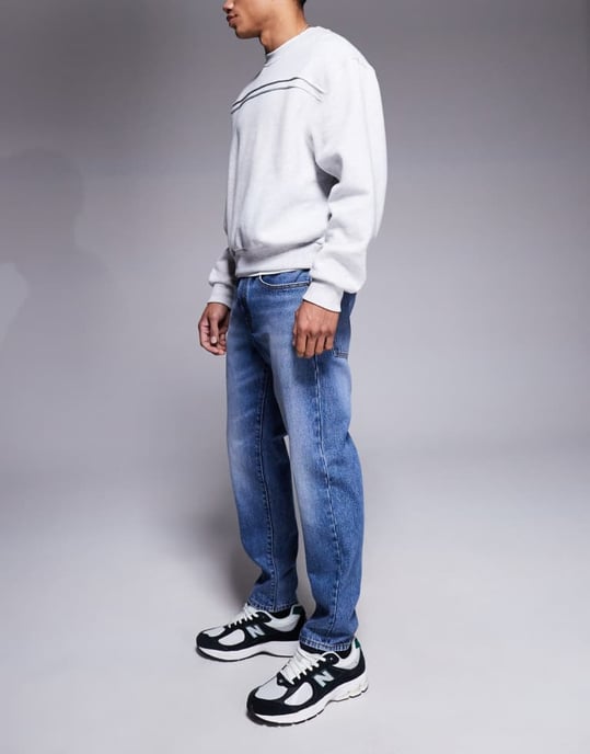 ASOS DESIGN tapered jeans i mörk tvättad blå - Image 3