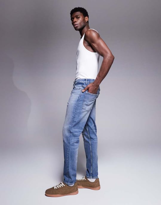 ASOS DESIGN tapered jeans i vintage ljusblå tvätt - Image 2