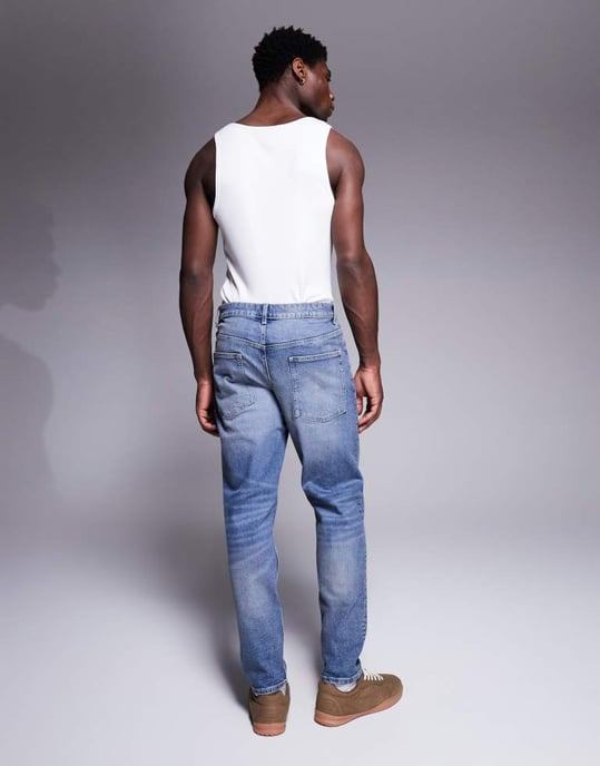 ASOS DESIGN tapered jeans i vintage ljusblå tvätt - Image 3