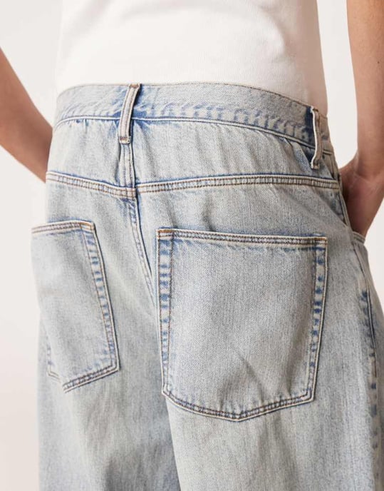 ASOS DESIGN lösa jeans i ljus tvättad blå - Image 4