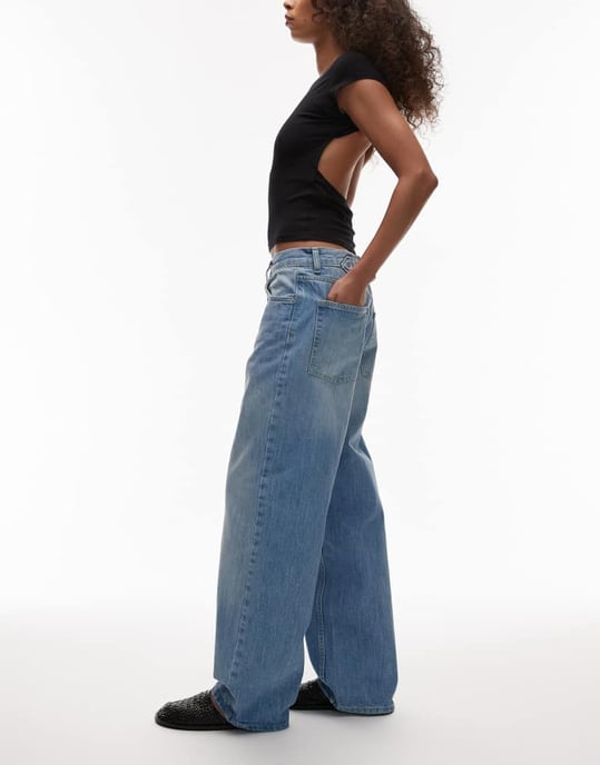 Topshop Cinch low rise relaxed jean in bleach - Image 2