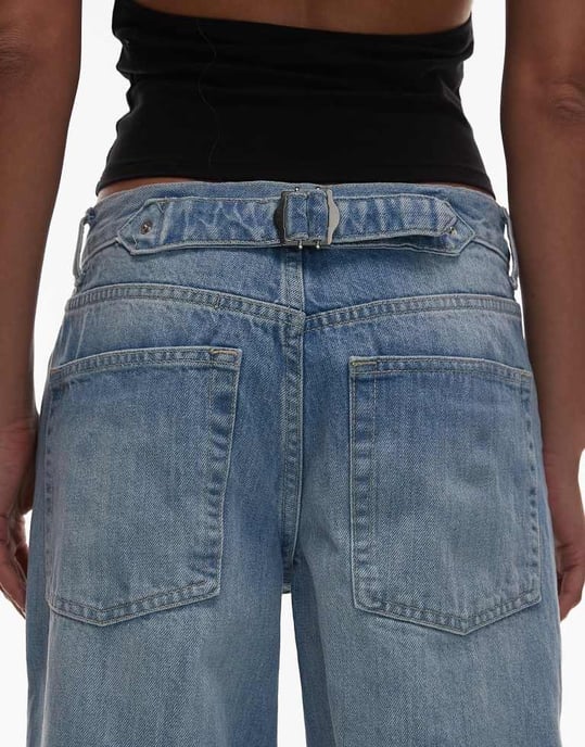 Topshop Cinch low rise relaxed jean in bleach - Image 4