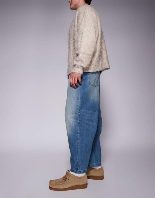 ASOS DESIGN hästskojeans i ljus tvättad blå - Image 2