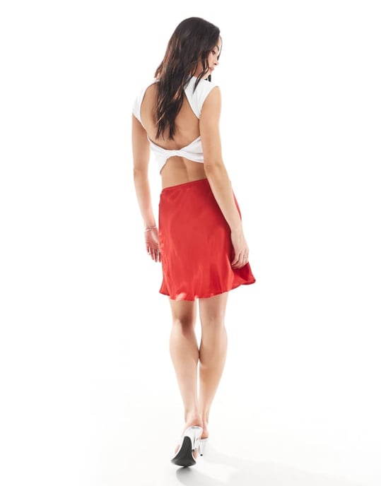 Miss Selfridge satin bias mini kjol med rosett i röd - Image 2