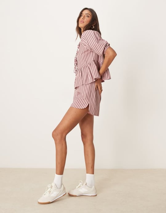 Glamorös boxermodell shorts med dragsko i rosa randig koord - Image 3