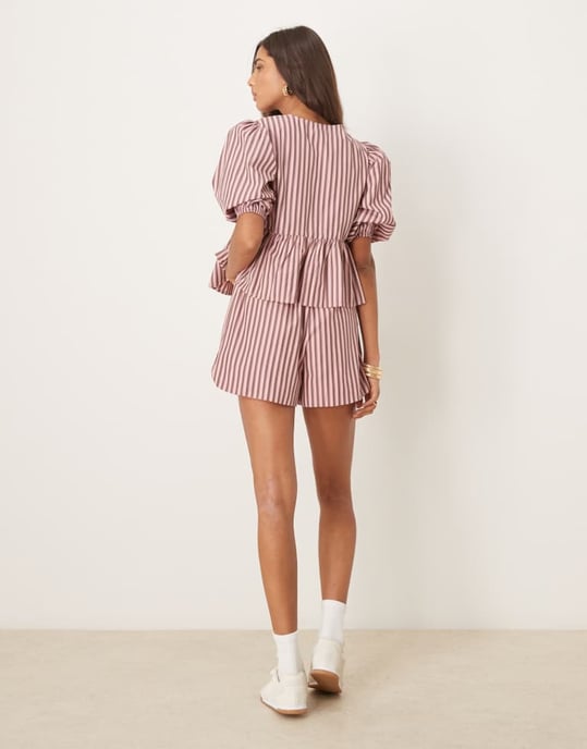Glamorös boxermodell shorts med dragsko i rosa randig koord - Image 4
