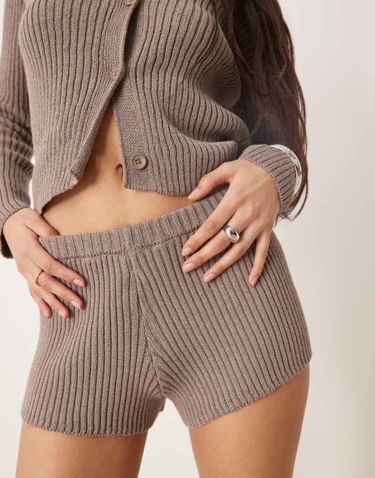 ASOS DESIGN mid-rise ribbad stickad mikrokorta set - Image 2