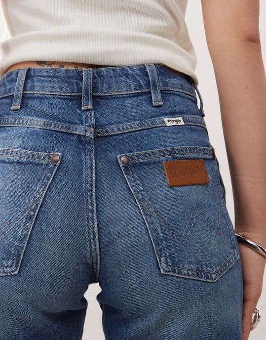 Wrangler 5inch cowboy denim short in vintage mid blue - Image 3