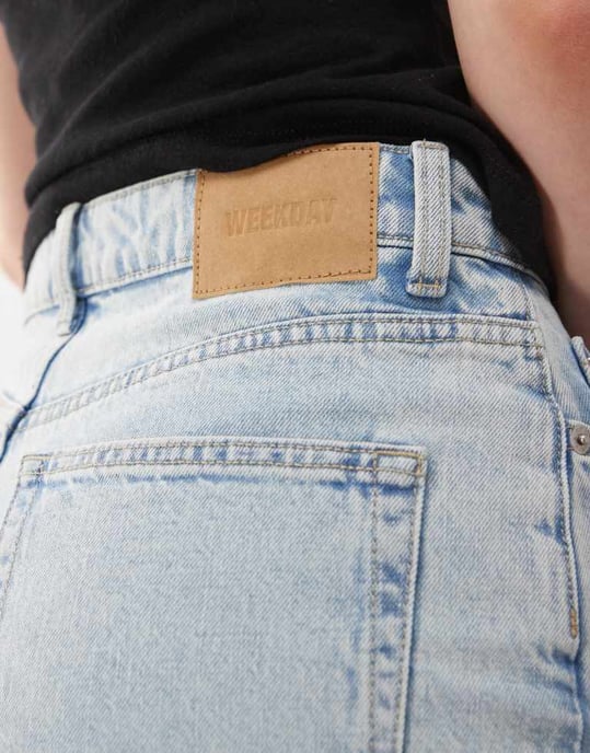 Weekday Eya högmidjade jeansshorts i storslagen blå - Image 3