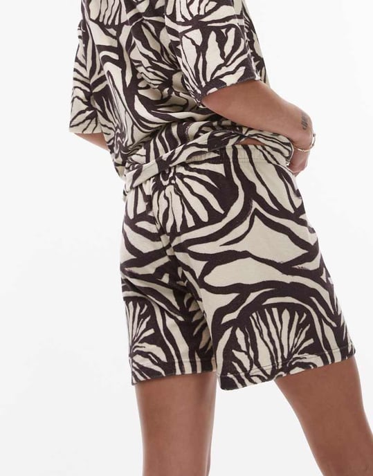 Topshop blommönstrade frottéshorts-set i brunt - Image 3