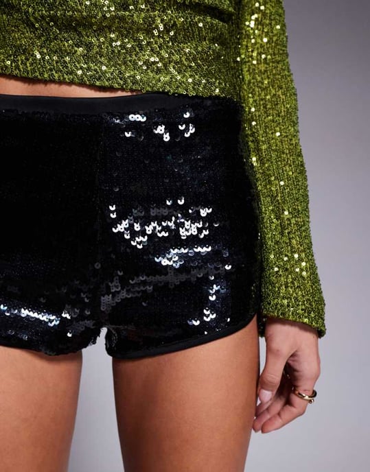 ASOS DESIGN paljett hotpant shorts i svart - Image 4