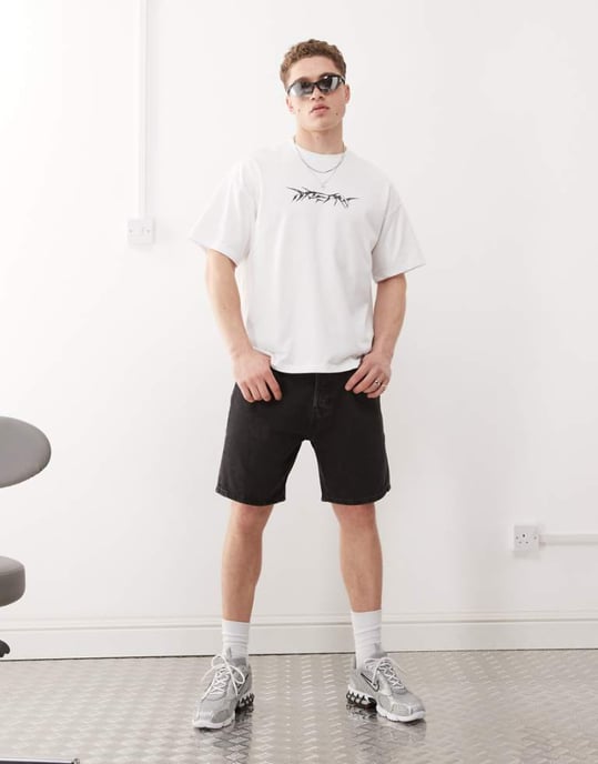 Weekday Space avslappnade denimshorts i tonad svart lyx - Image 1