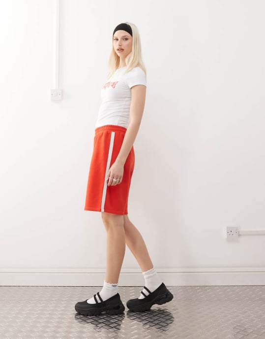 COLLUSION långa baggy shorts i röd - Image 1