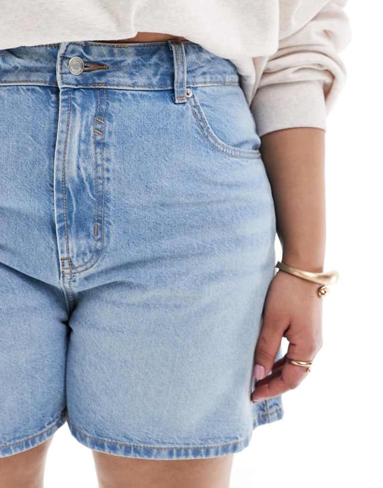 ASOS DESIGN Curve denim dad short in midwash blue - Image 3