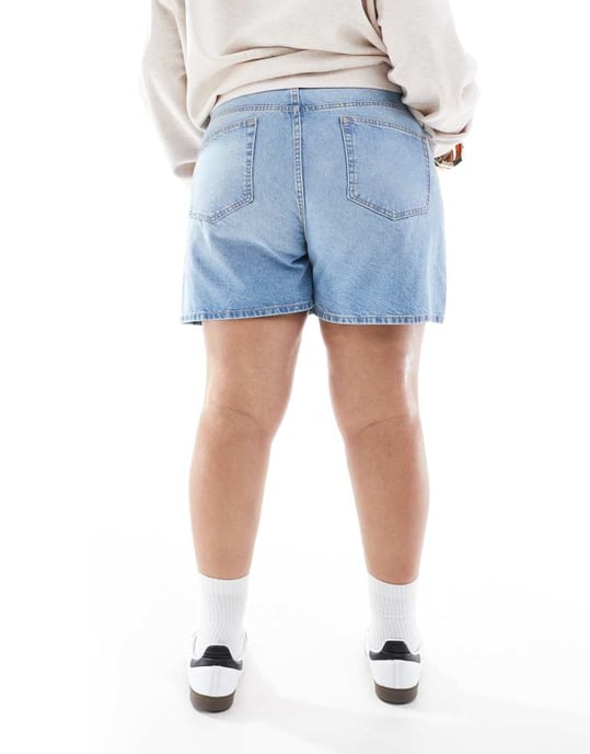 ASOS DESIGN Curve denim dad short in midwash blue - Image 4