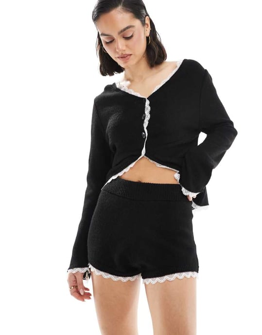 Miss Selfridge stickad short med spetsdetalj co ord - Image 4